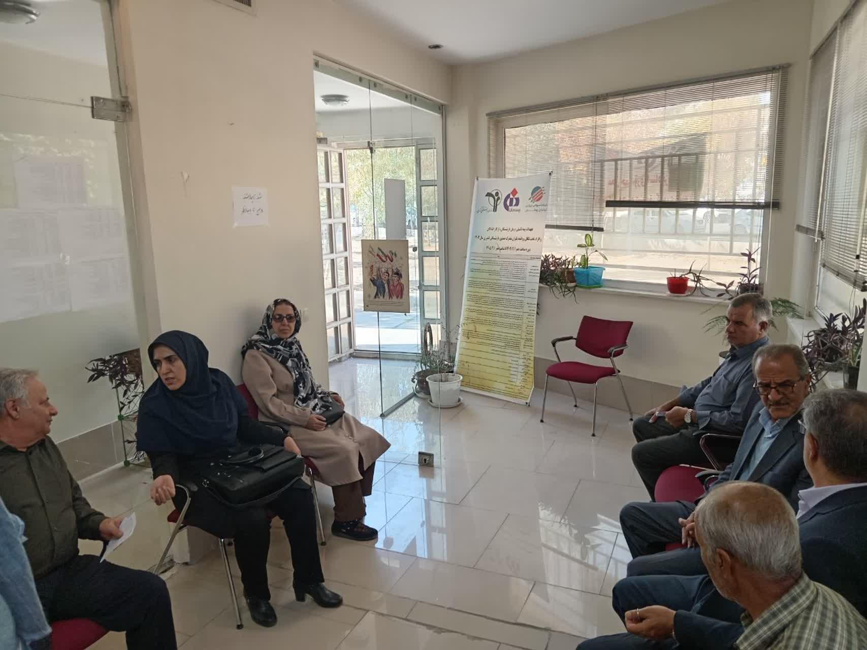 بازدید میدانی مدیر صندوق بازنشستگی استان مرکزی و رئیس بیمه دانا از روند پذیرش اسناد بیمه تکمیلی