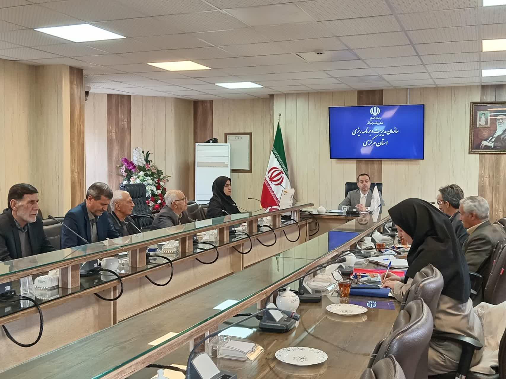 پیگیری مطالبات قانونی بازنشستگان در دیدار مدیر صندوق بازنشستگی استان مرکزی با رئیس سازمان مدیریت و ب...