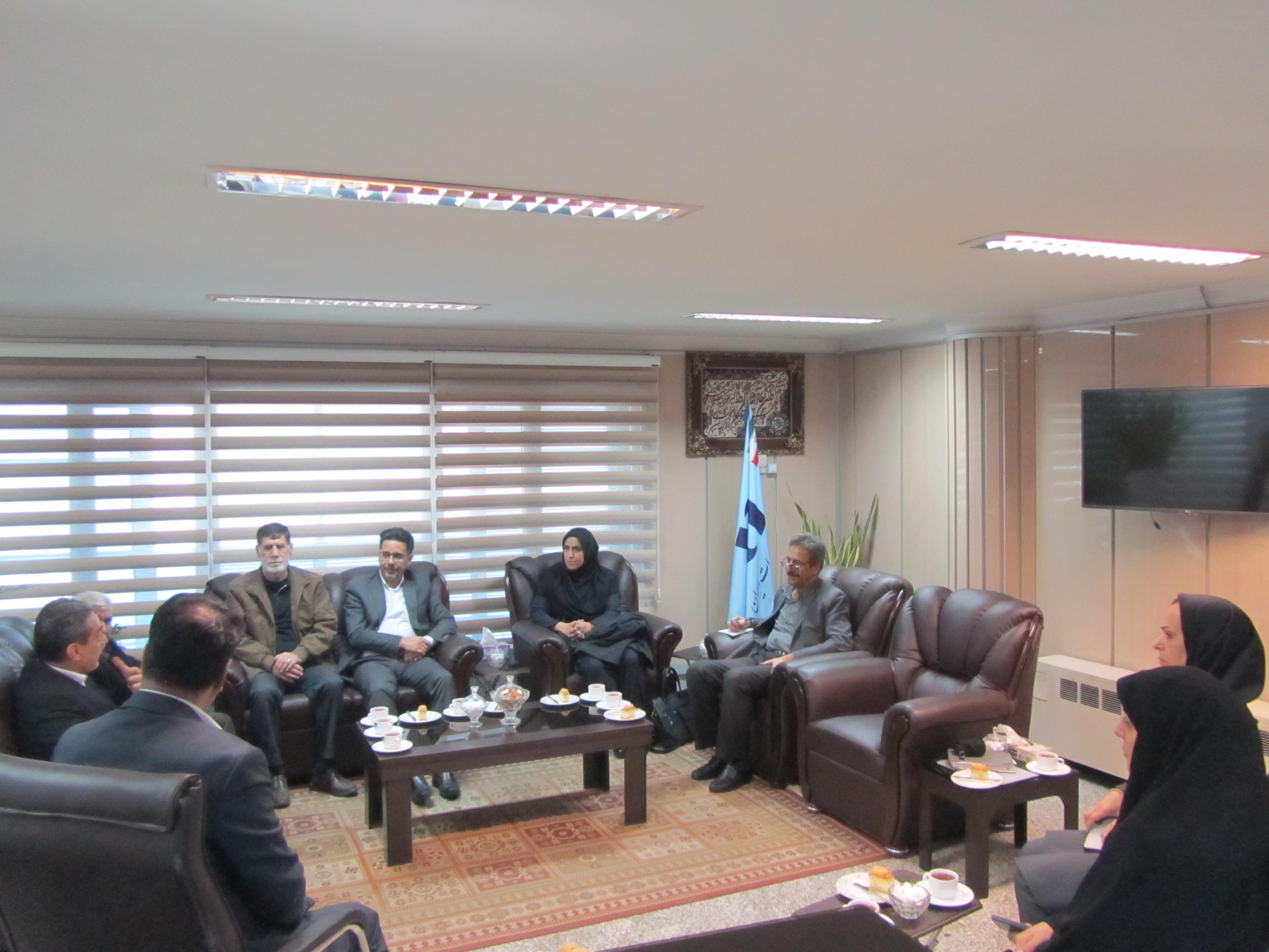 نشست مشترک مدیر صندوق بازنشستگی استان مرکزی با مدیرشعب بانک صادرات استان