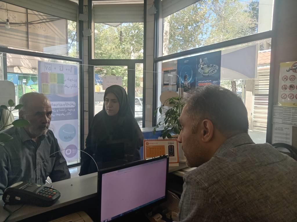 بازدید مدیر صندوق بازنشستگی استان مرکزی از مرکز پذیرش اسناد درمانی بیمه تکمیلی بازنشستگان محلات