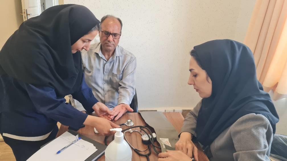 اجرای برنامه غربالگری و پایش سلامت بازنشستگان و وظیفه‌بگیران شهرستان محلات