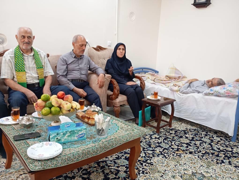 عیادت مدیر صندوق استان مرکزی از رئیس کانون بازنشستگان ساوه