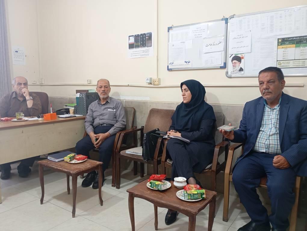 دیدار مدیر صندوق بازنشستگی استان مرکزی با اعضا و هیئت مدیره  کانون بازنشستگان آموزش و پرورش ساوه