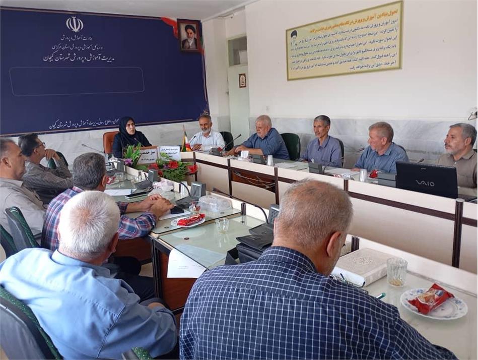 جلسه پرسش و پاسخ بازنشستگان کمیجان با مدیر صندوق بازنشستگی استان مرکزی