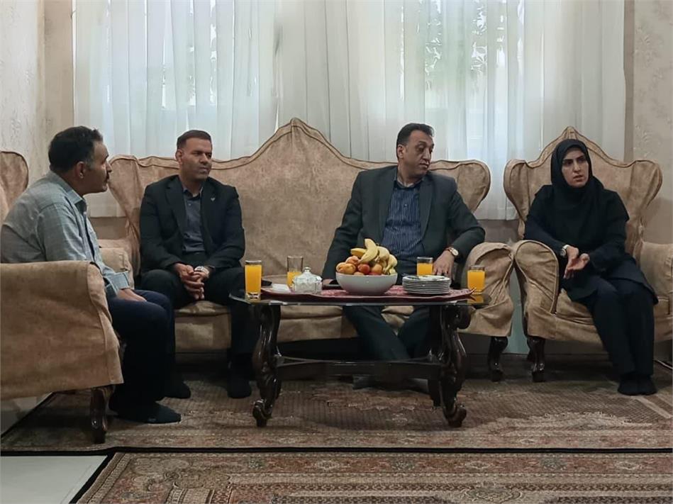 مدیر صندوق استان مرکزی با بازنشسته و آزاده جنگ تحمیلی دیدار کرد