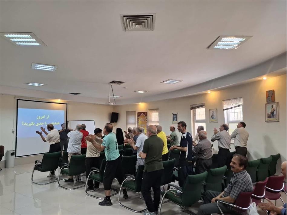آغاز کلاس‌ «یوگای خنده» در خانه امید بازنشستگان کشوری اراک