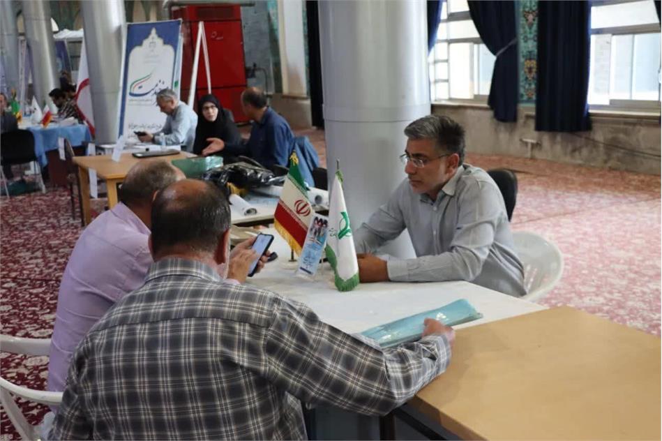 برگزاری میز خدمت صندوق بازنشستگی استان مرکزی در مصلی نماز جمعه