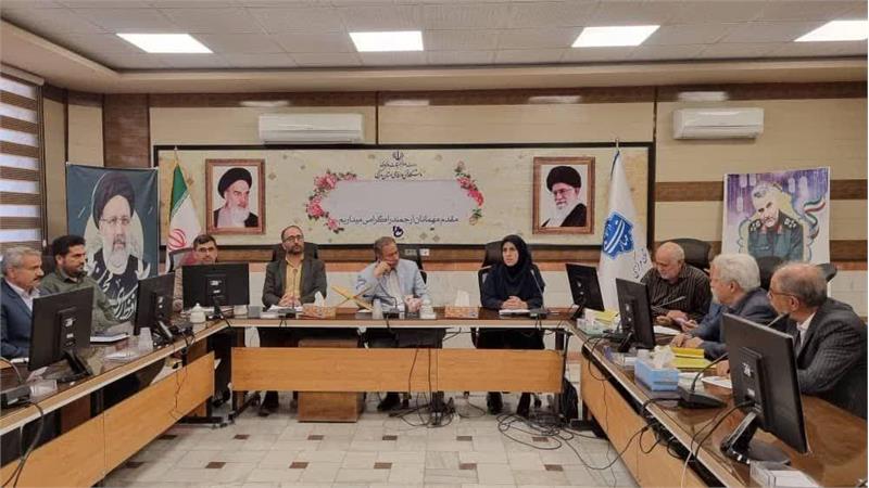 جلسه پرسش و پاسخ مدیر صندوق بازنشستگی استان مرکزی با جمعی از بازنشستگان دانشگاه ملی مهارت
