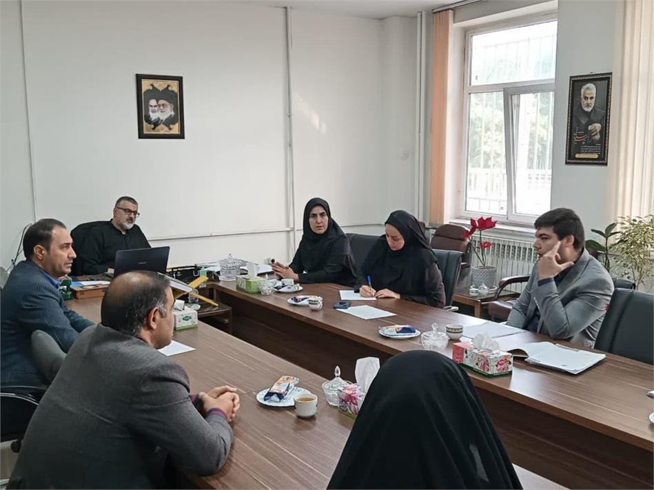 جلسه مدیر صندوق بازنشستگی استان مرکزی با معاون پژوهش ، برنامه ریزی و توسعه منابع اداره کل آموزش و پرورش استان