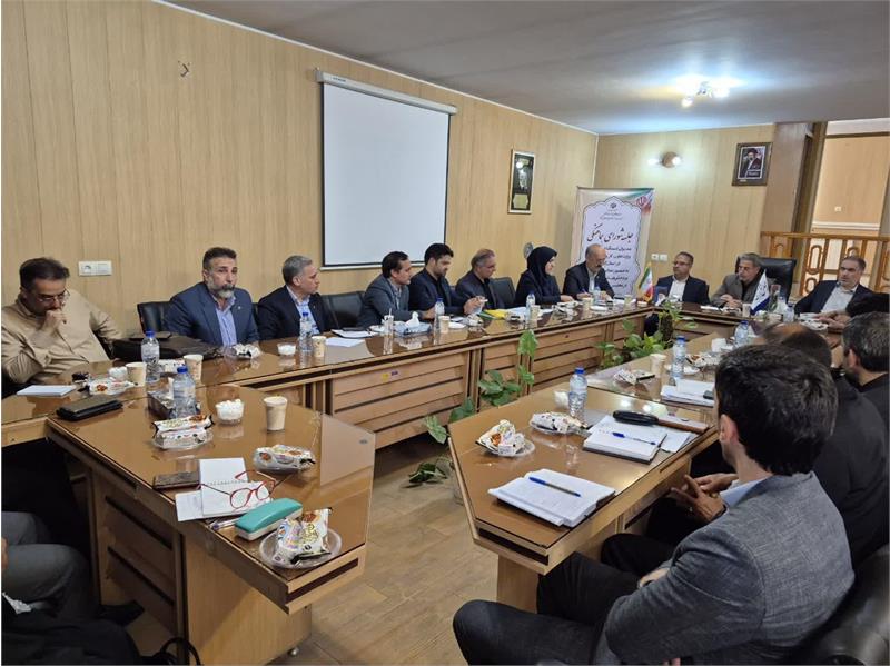 طرح مطالبات قانونی بازنشستگان در دیدار با نماینده مجلس شورای اسلامی در شهرستان شازند