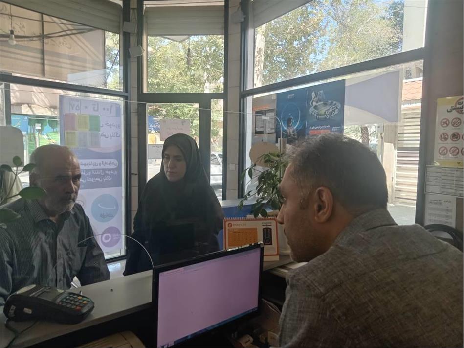بازدید مدیر صندوق بازنشستگی استان مرکزی از مرکز پذیرش اسناد درمانی بیمه تکمیلی بازنشستگان محلات