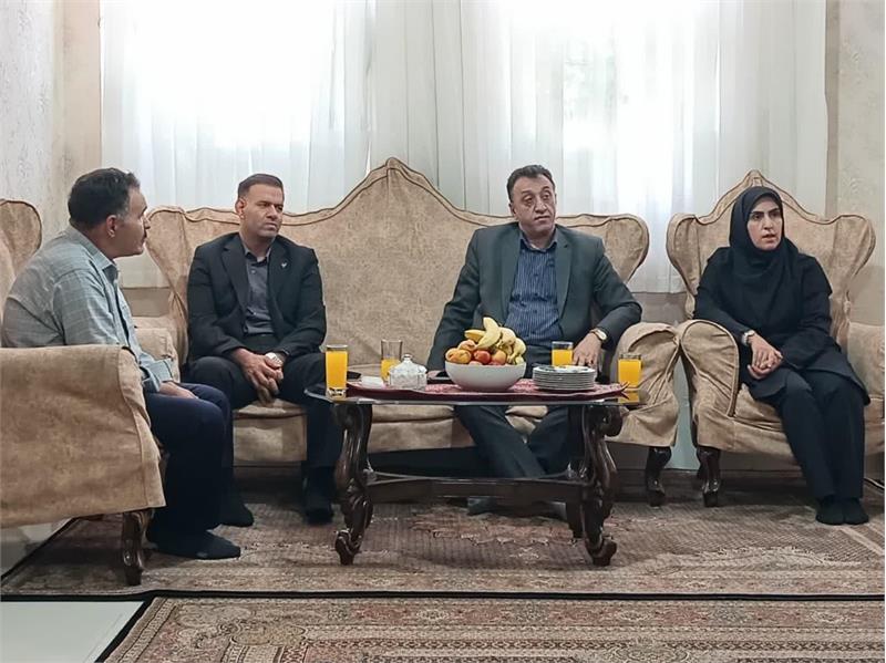 مدیر صندوق استان مرکزی با بازنشسته و آزاده جنگ تحمیلی دیدار کرد