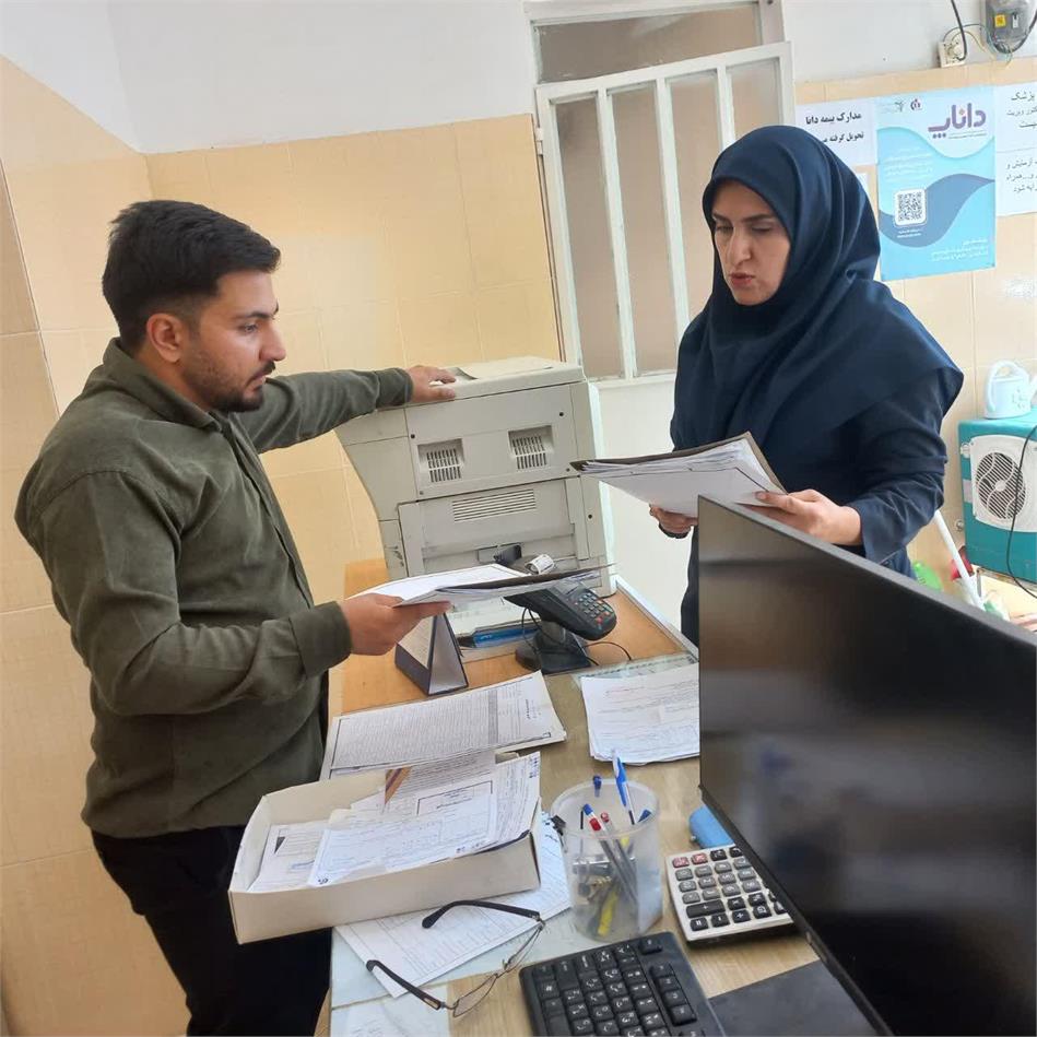 بازدید مدیر صندوق بازنشستگی استان مرکزی از نماینده پذیرش اسناد بیمه تکمیلی در شهرستان کمیجان