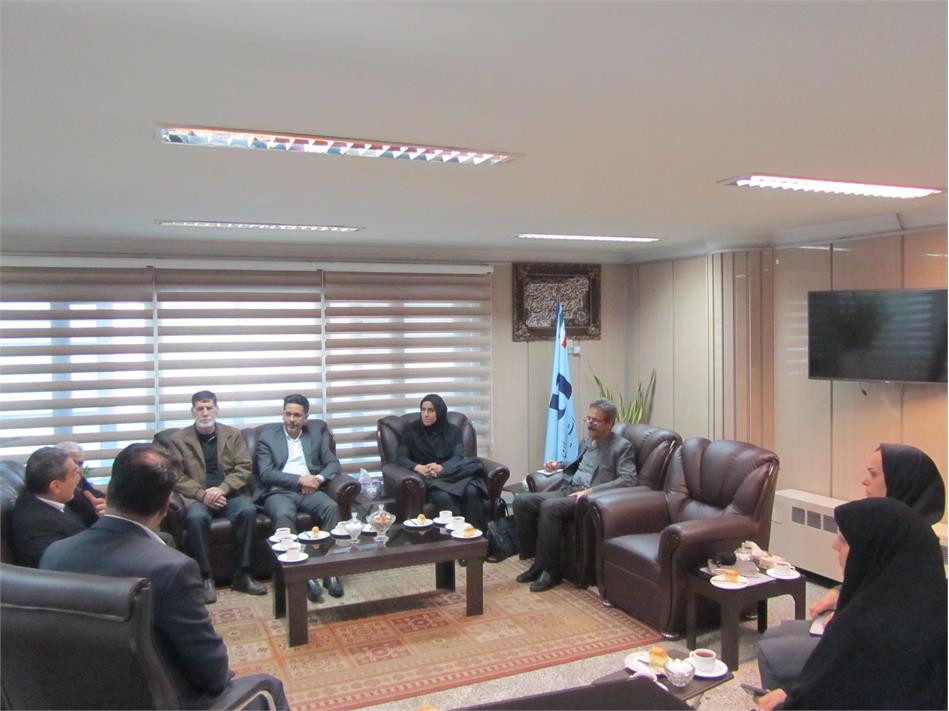 نشست مشترک مدیر صندوق بازنشستگی استان مرکزی با مدیرشعب بانک صادرات استان