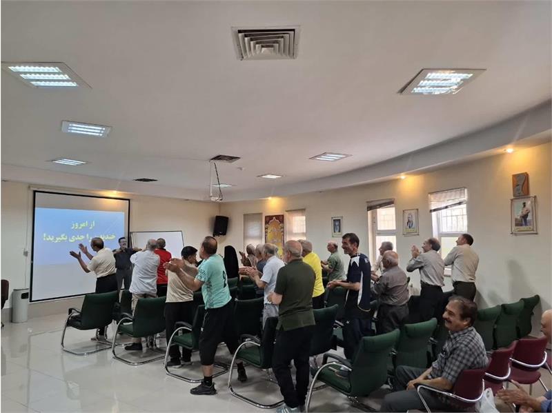 آغاز کلاس‌ «یوگای خنده» در خانه امید بازنشستگان کشوری اراک